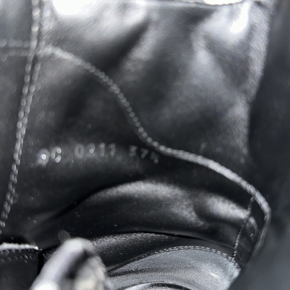 Louis Vuitton
Lauréate leather boots size 37.5 - Picture 9 of 9